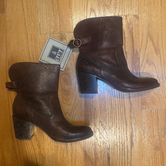 NWT Frye Lucinda Short Reddish Dark Brown Size 6 - Picture 4 of 13